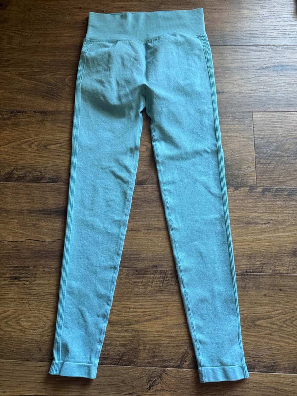 NWOT HALARA light blue, butt scrunch, tummy control, high waisted leggings